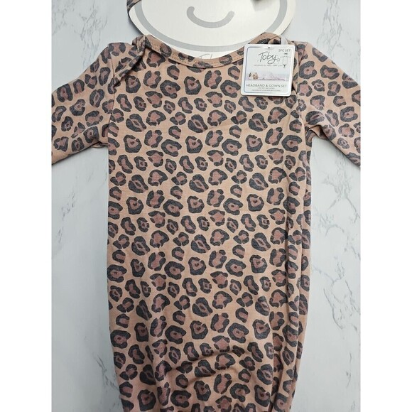 Toby Baby Headband and Newborn Gown Set Leopard NEW - Picture 3 of 5